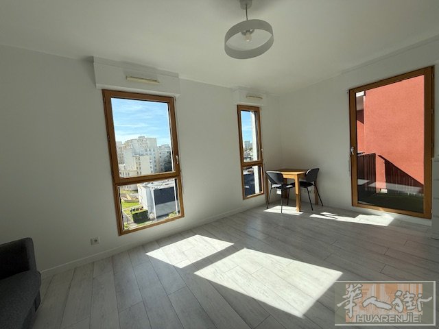 94省Vitry优质Studio出租｜35㎡｜家具齐全｜990€全包｜朝南采光好