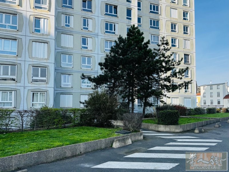 Bagnolet 近巴黎高性价比三居室出售  67.96平米，带车库，有电梯
