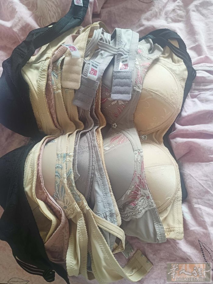 全新胸罩40/90,每件8欧,意者请电0767612778