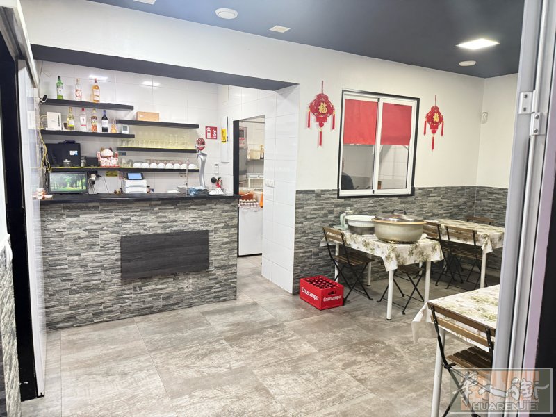 大家好，Sevilla  este中餐外卖店因人手不足转让，房租便宜，交通便利，
