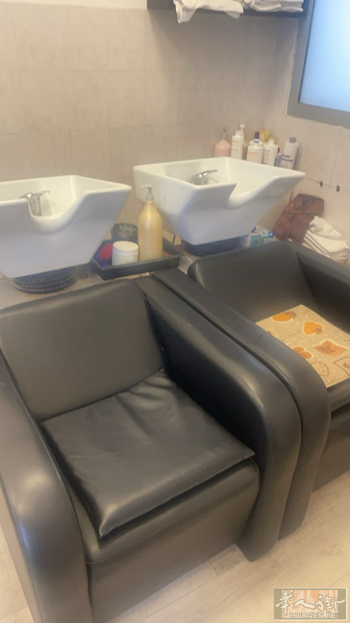 米兰市内有洗头床免费拿自提，有需要的联系331153656