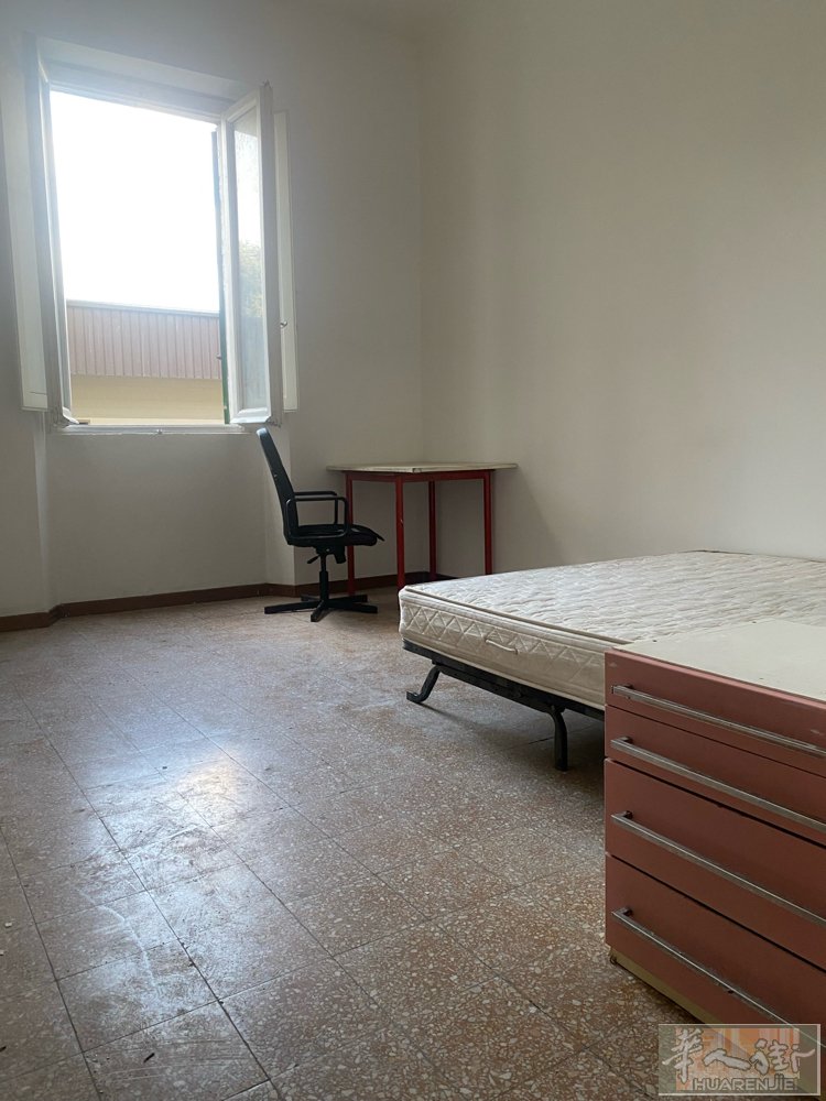 大食堂里面住家搭铺 电话3271888888 适合做衣服的，旁边有工厂可以搭铺