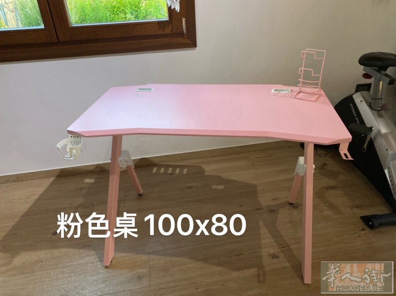 粉色电竞桌 闲置Prato 联系v信： 809861156