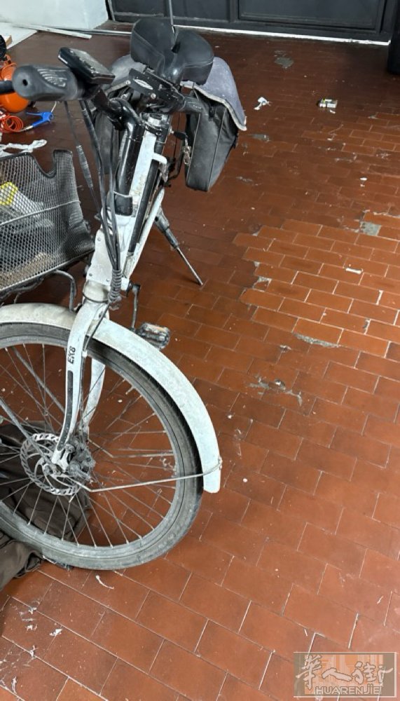 电瓶刚刚放能跑40-45公里左右