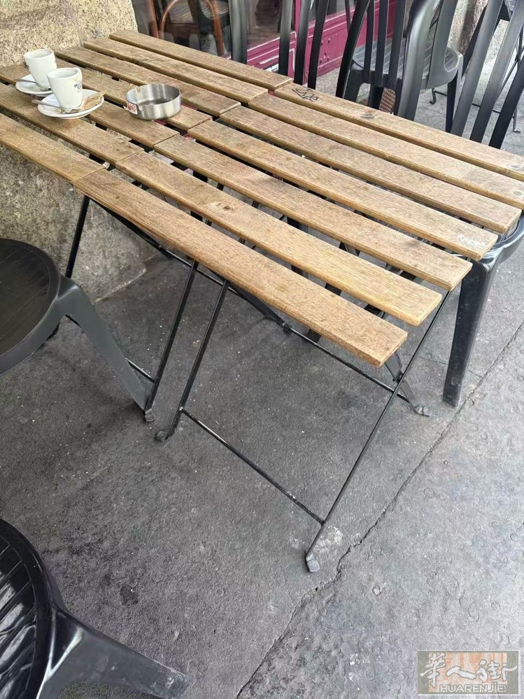 免费送桌子 lima附近自提 ， 不可折叠一共九张