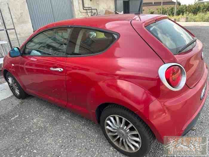 出售一辆alfa romeo 2016 年十一月份的 新手开的 十二万多公里