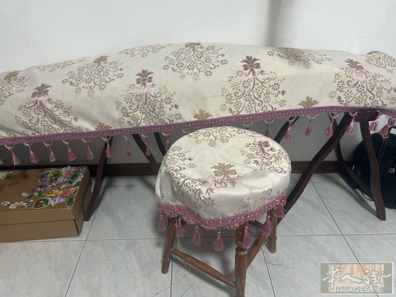有一架古筝买来没用多久，闲置那里，便宜出