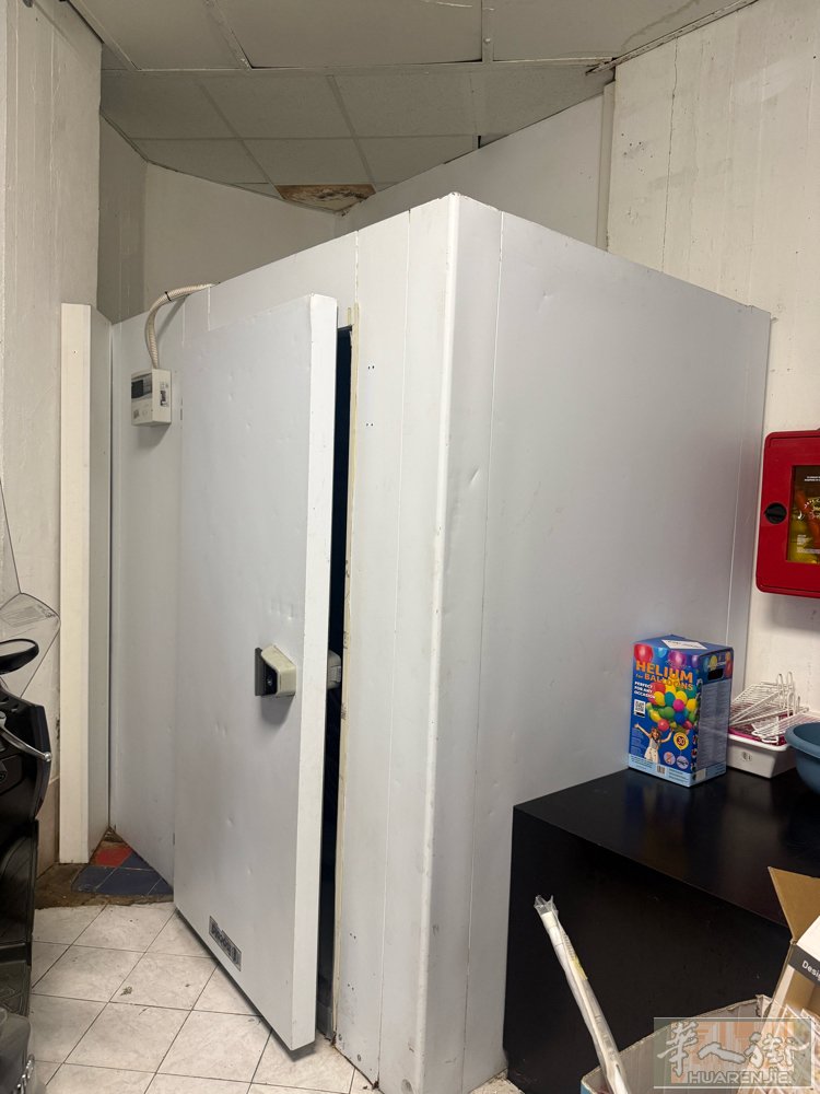 cella frigo funzionante 300€  自提