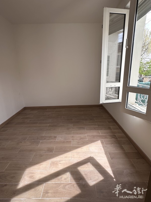 https://att.huarenjie.com/attachment/information/20260412/1776006239541640.jpg