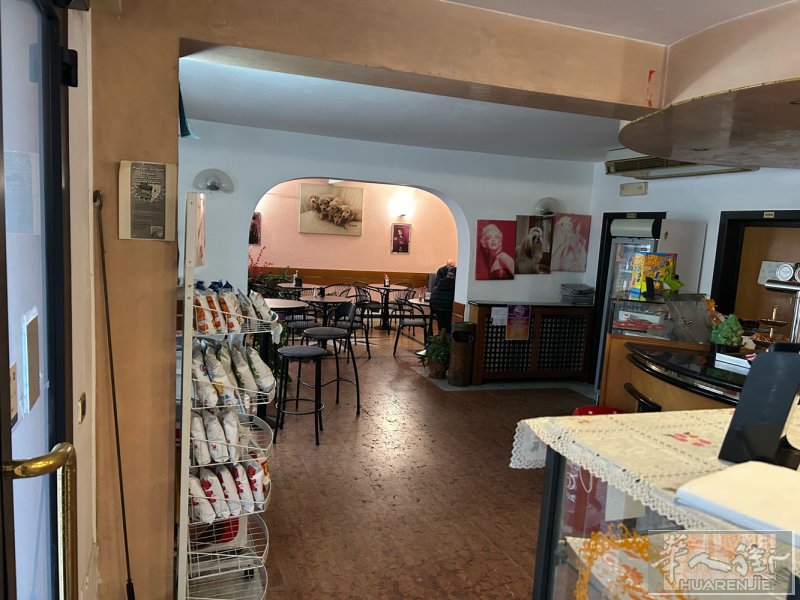 酒吧转让，靠近rovigo 一天平圴四百左右，每星期六有卖散，房租900欧不到