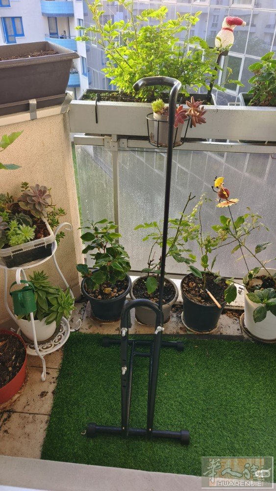巴黎出自行车不锈钢架，29寸自行车可以放，小户型福音，超级省地方，非常稳。10欧