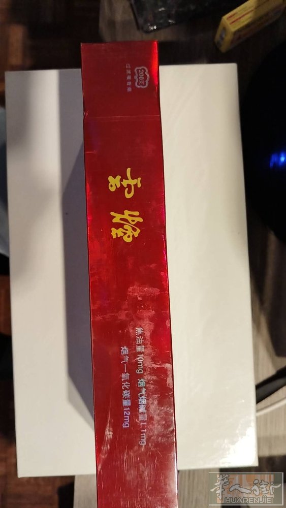 朋友才从中国回来带了三条云烟每条50€。联系电话0761515220