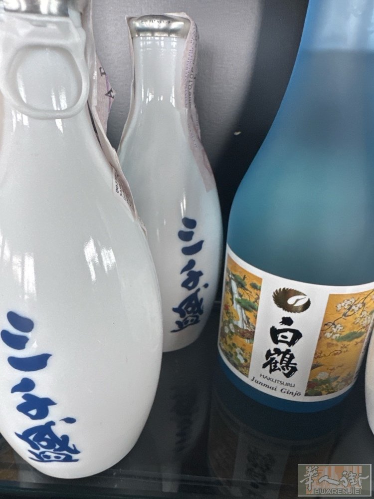 聘请寿司师傅一枚。要求干净整洁，有多年经验，操作熟练，团体合作精神。年龄40内，