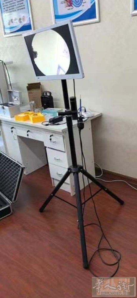 马德里有台采耳机全套出售九成新有要要朋友电话联系672673955，谢谢