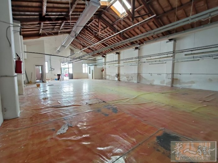 出租普拉托罗马路Grignani C/3 类工厂场，约 250 平米，交通便利，
