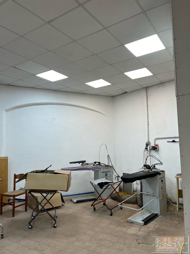 工厂房子便宜出售楼上住家七个房间，楼下工厂地面七百多平方米设备证件齐全在Berg