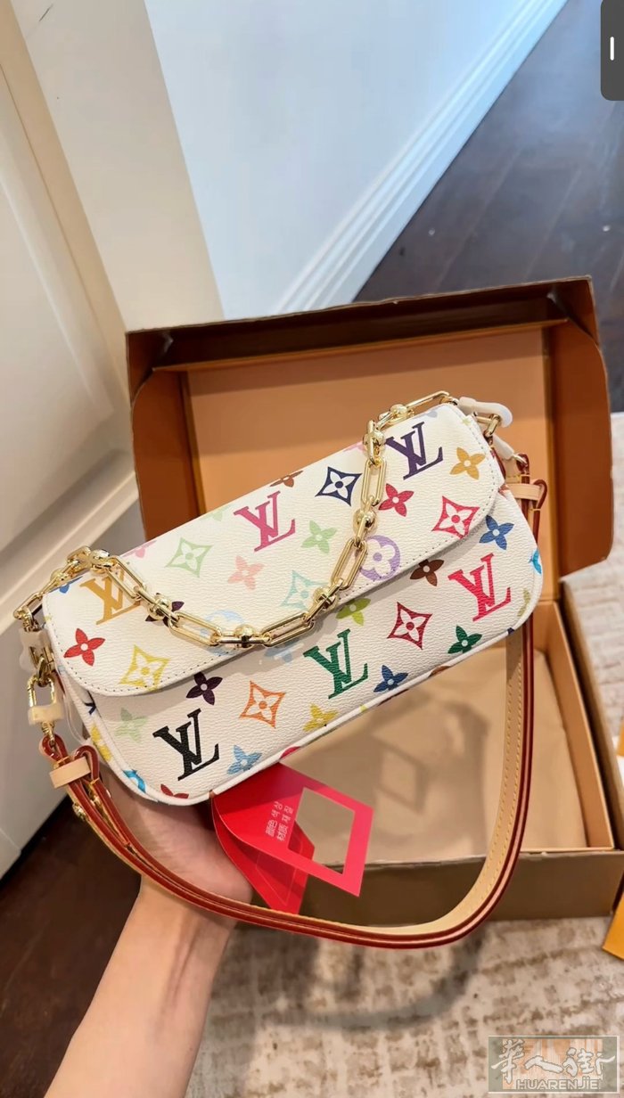 高端1:1精仿奢侈品出售，专注大牌鞋、服、包、手表及饰品，品质对标专柜，细节到位