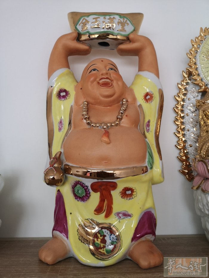 想发财的请财神48欧，开过光。保平安，保健康的观音菩萨99欧。古代美女18欧