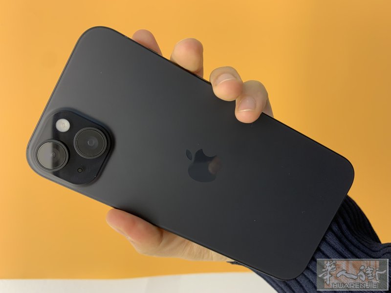 出一台超好状态 黑色 苹果 iphone 15 plus 128Go
