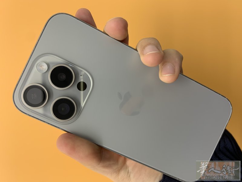 出一台苹果 15pro 128Go 灰色