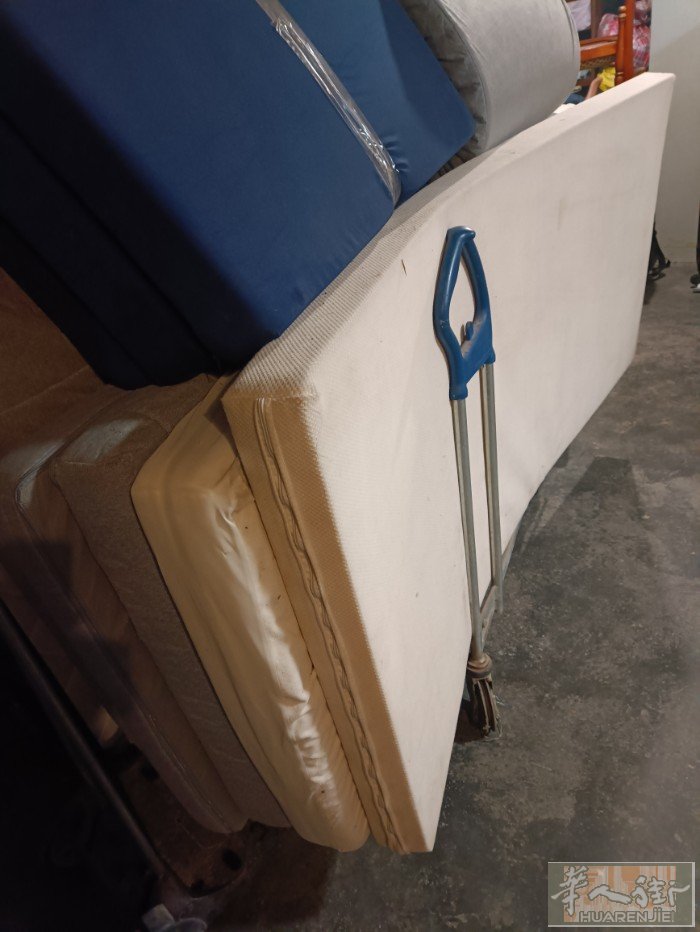 全新单人铁床加垫让60欧。0663128947