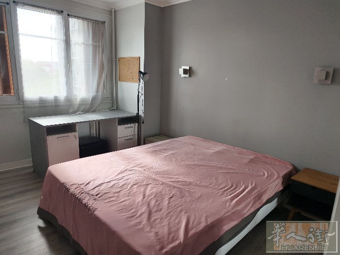94近13区有一单间出租，小区门口就是T9Germaine  taillefer