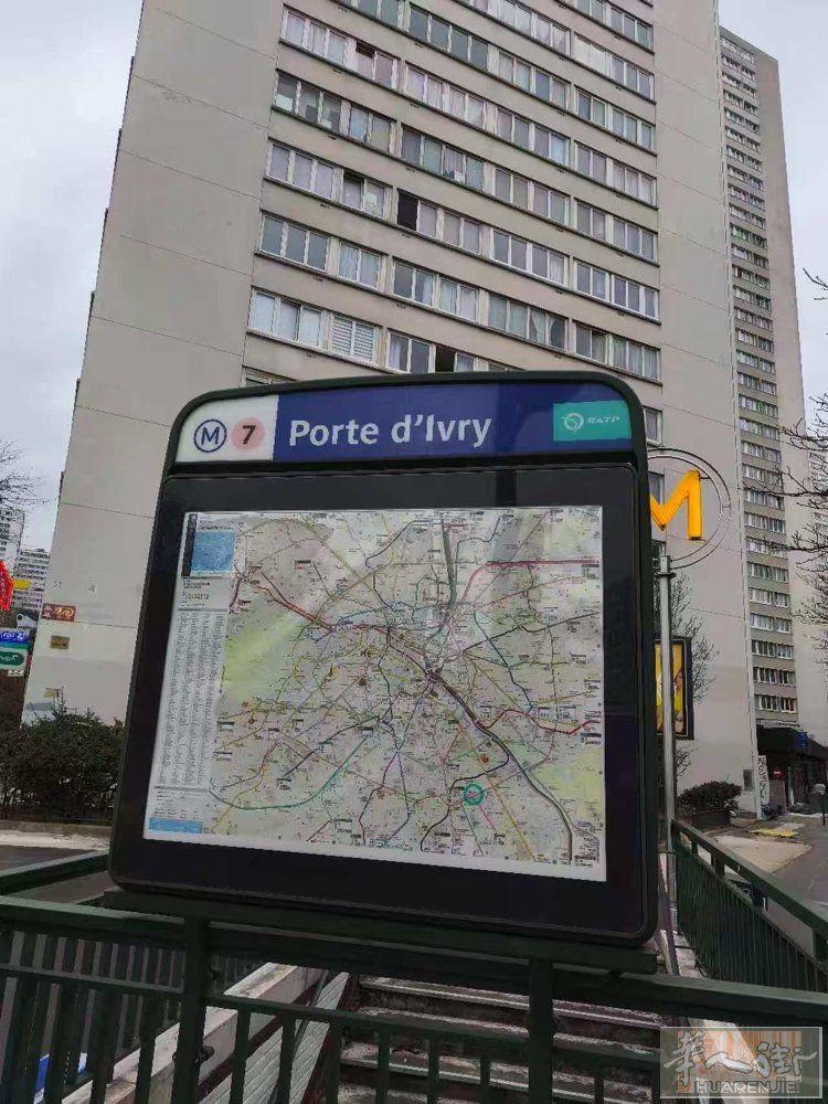 13区porte d’lvrt地铁口有一个房间出租，大窗户光线好，空气好，家里人