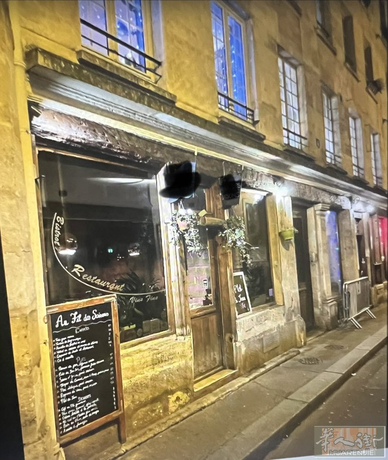 巴黎3区繁华旅游区 Arts et métiers 法餐 （有大烟筒）