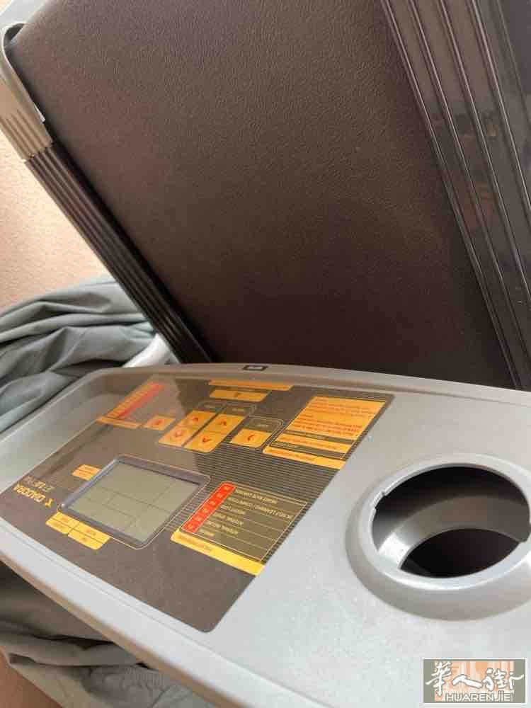 跑步机九成新，没怎么用