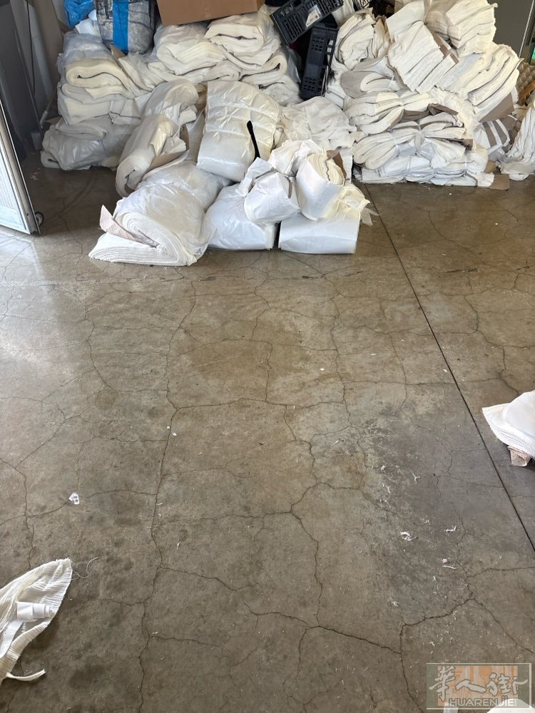 本工厂急招布衣车工数名，夫妻优先，本工厂单多量大常年有货，工厂环境好夏天配空调，