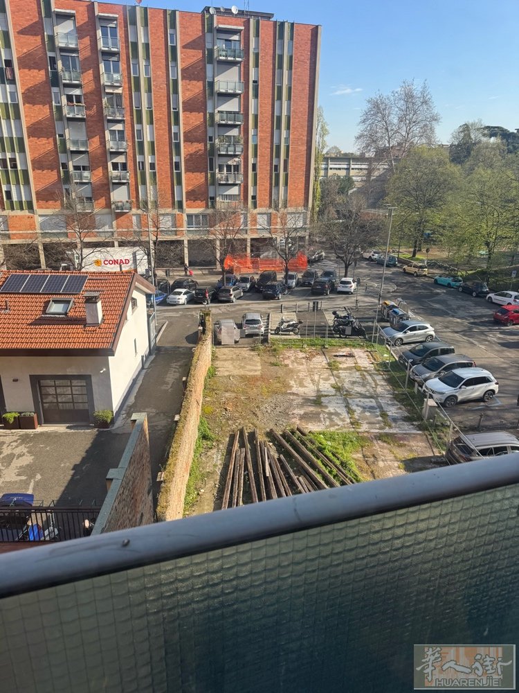 bologna博洛尼亚市中心，san felice 213号有一套2室一厅可租，