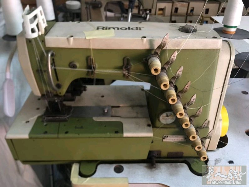 有一批服装加工机械设备出售, 有意者请联系3930505551