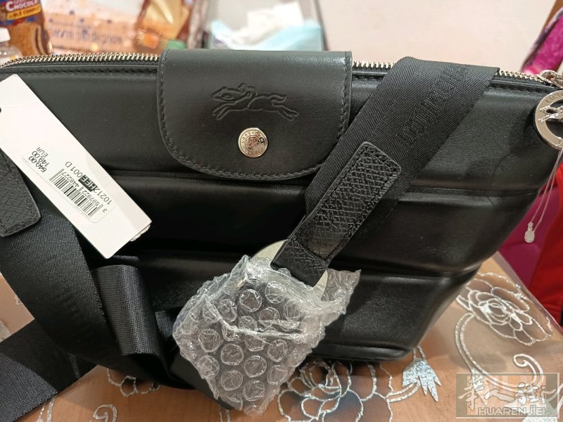 出售longchamp牌包一个，价格便宜，原价540，现在卖150全新的，