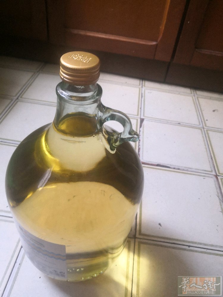 米兰有5L红酒 ，烧酒瓶买价格合适，需要的老板请联系电话☎️