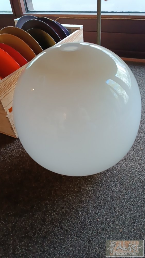 有工地装修不想要的没用的玻璃球圆形灯具、什么颜色的都行、有看到给我来电话上门取走