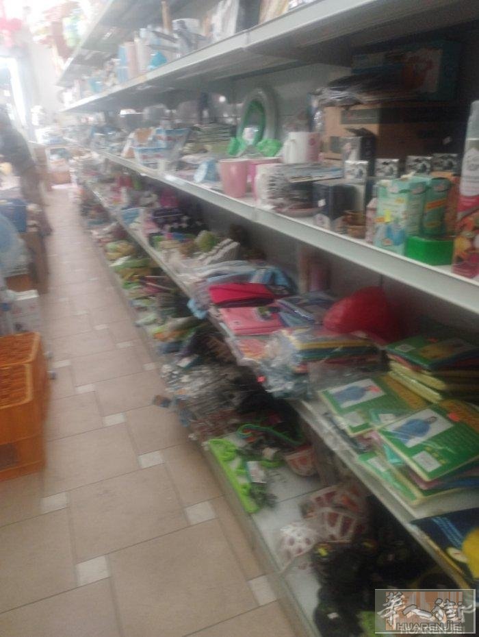 LECCE地区出售百货货架