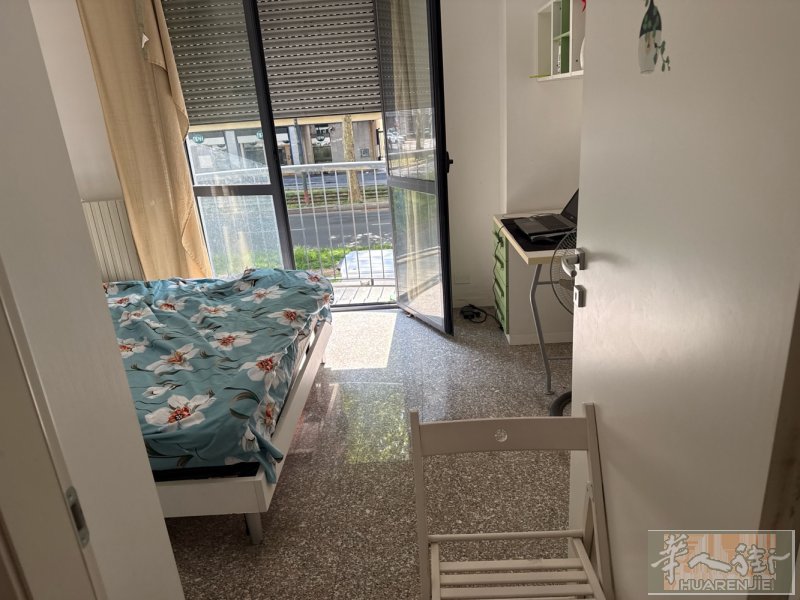 viale certosa  14路电车站 出租一个大双人间  限单人  男女不