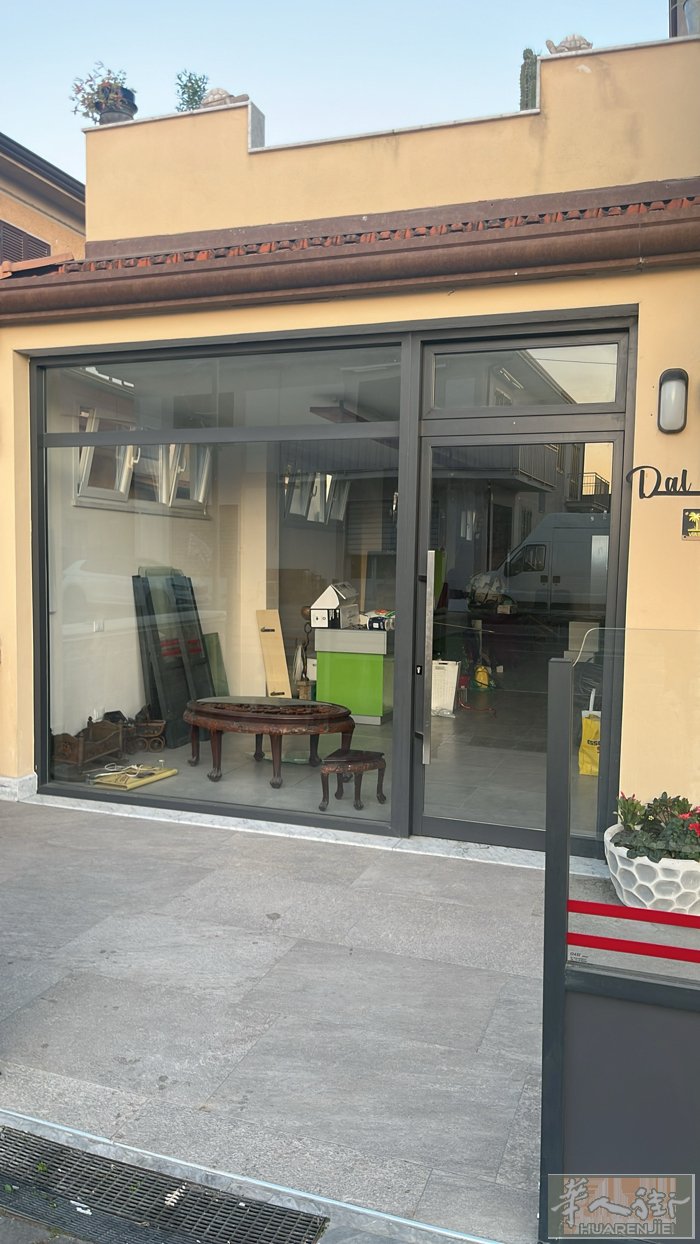 viareggio 附近城市店面出租，理发、美甲，人流量大，100平方带户外私人