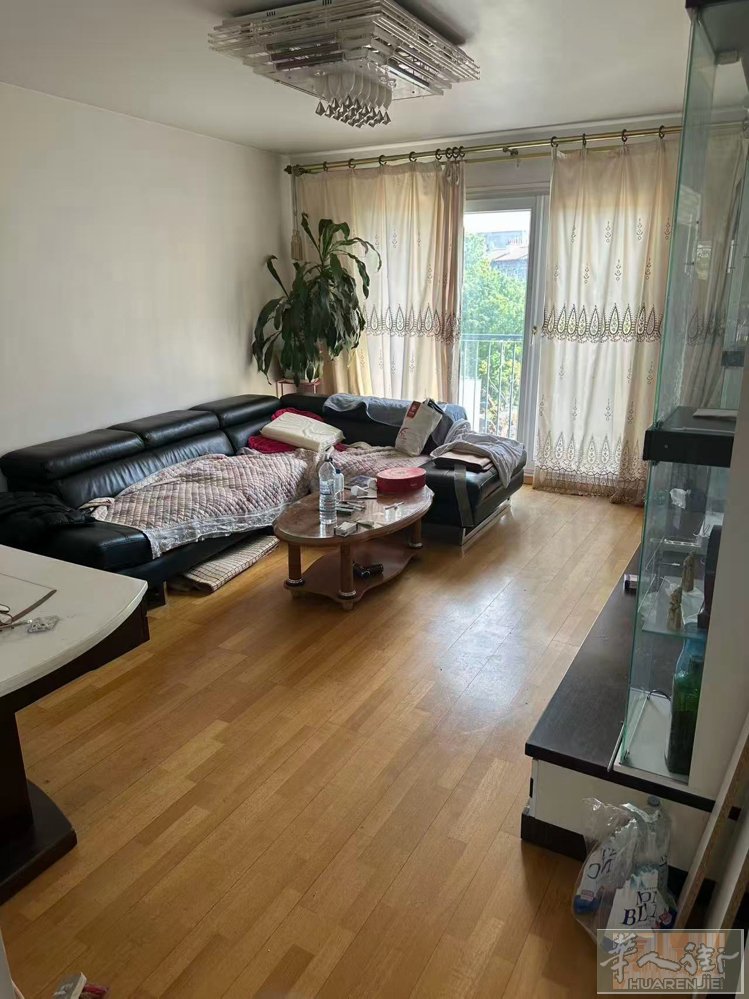 好房朝南近地铁3号线或9号线，两房一厅中央供暖带家具即日起租，直接房东无中介费