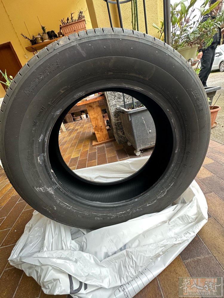 出售4个BRIDGESTONE 215/60R17 96H夏季胎，欧版标致200