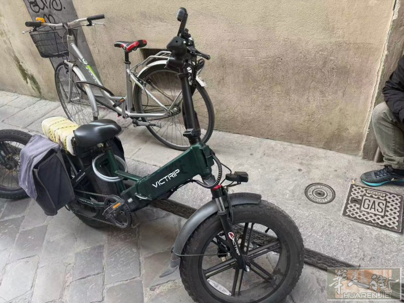 出二手电动自行车🚲，佛罗伦萨火车站附近，700欧可谈