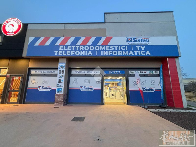 【出租】Medolago(BG)店面  商铺面积500平方米，其中可用于直接销售