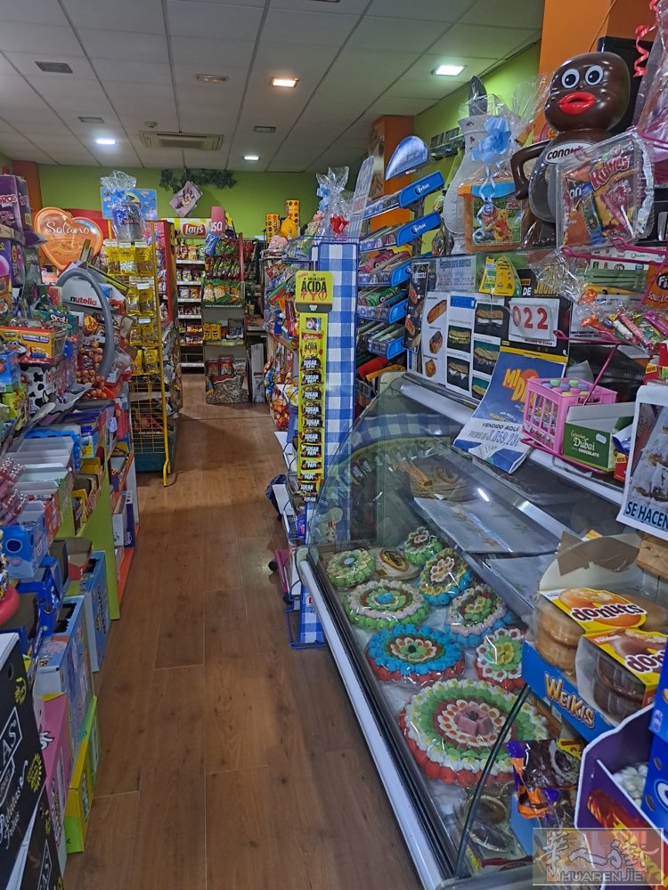 低价转让老外糖果店在 Plasencia ( Caceres ) 20年老店 ，