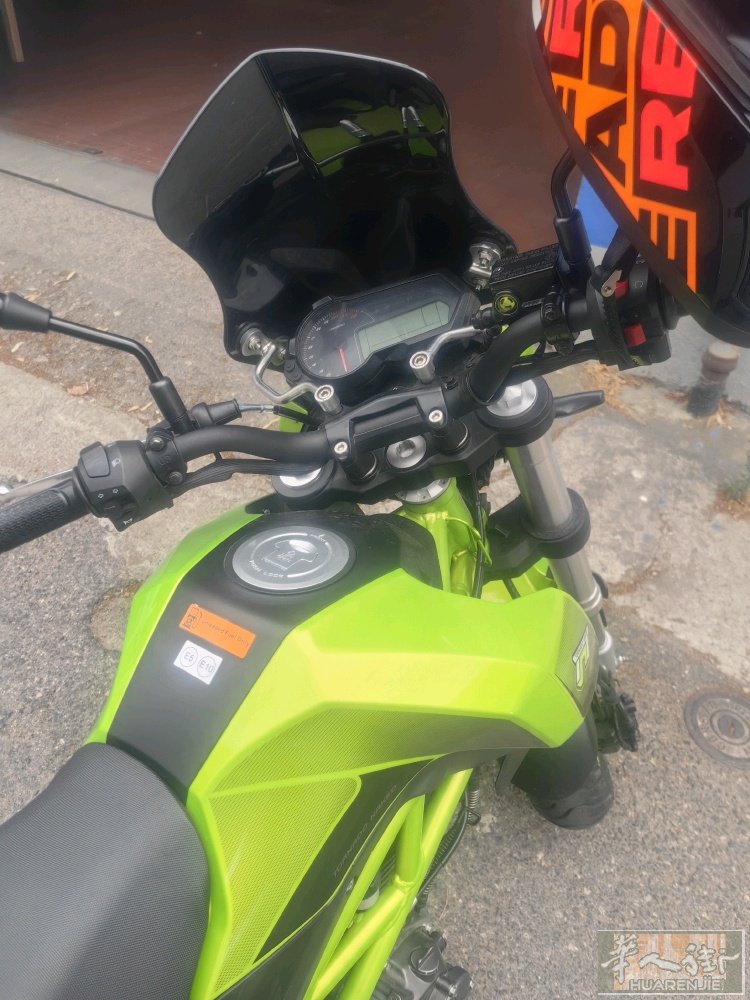 小型摩托车125转让九成新不到3千公里。适合汽车驾照开。可以随时预约看车。诚心想