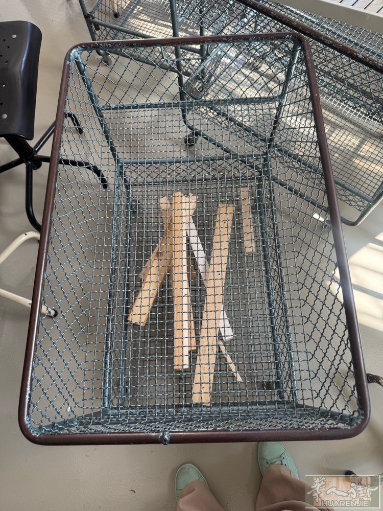 工厂用的篮子15€一个 电话细谈3778436308