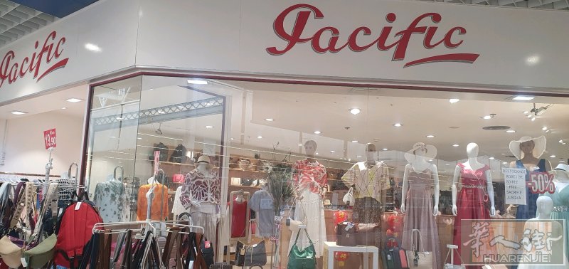 27000 Évreux 离巴黎90公里，有家开了20年的皮包服装店出让，在.c