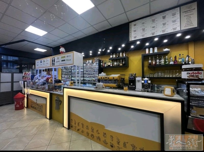 独家出售 米兰边 Gallarate 旁边 烟吧+酒吧 老虎机 大马路上 高营业
