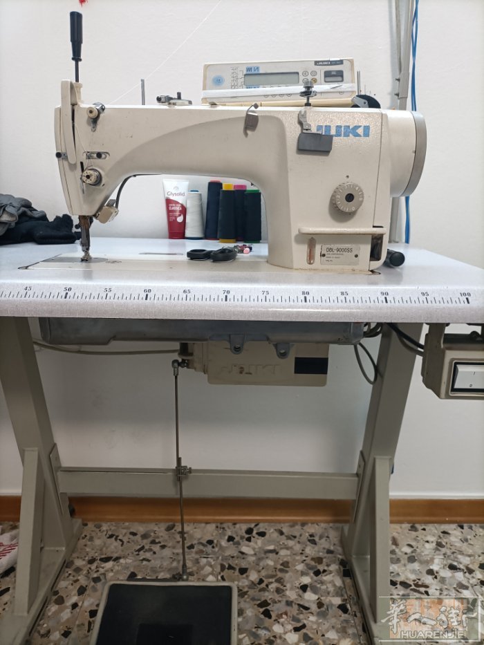 出售平车9000s/580euro 出售四线打边机/480euro 两台一起卖