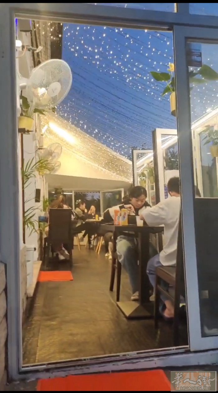 Prato  via Roma靠近tavola某点心店转让、房租只要一千、生意稳