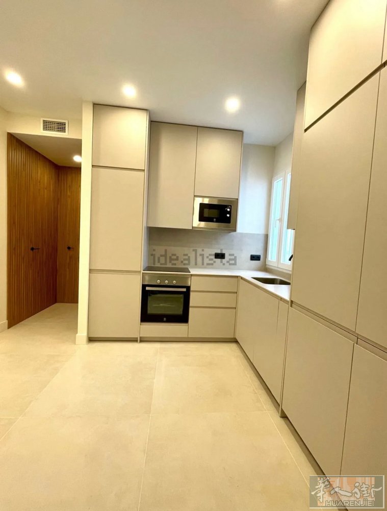 🏡 马德里Almagro · 精装两居 | 地铁20米 1650/月 压二付一